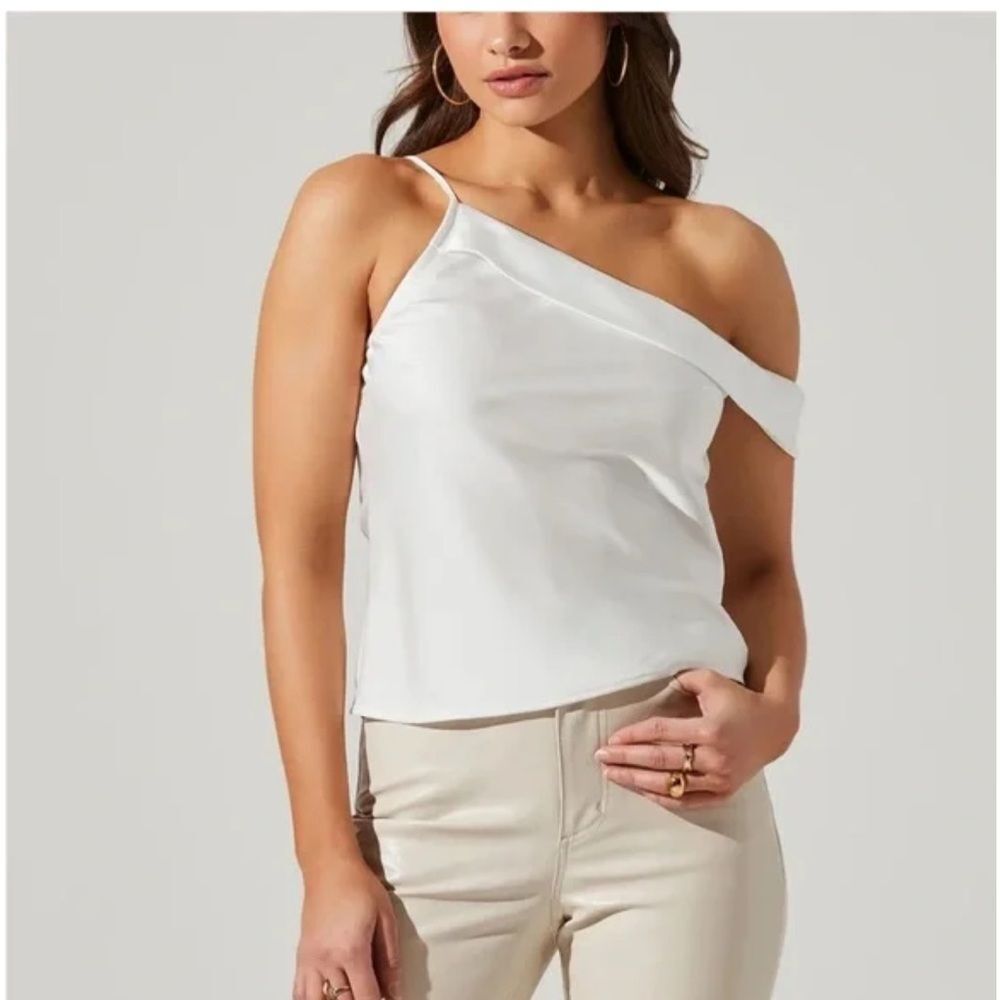 ASTR The Label Shion Satin Off Shoulder Top